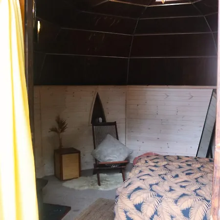 Oku Wooden Pod, Newburgh Priory Estate Chalet York