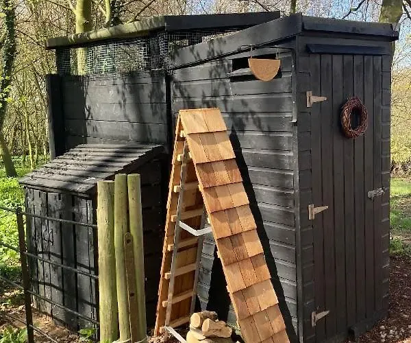 Chalet Oku Wooden Pod, Newburgh Priory Estate