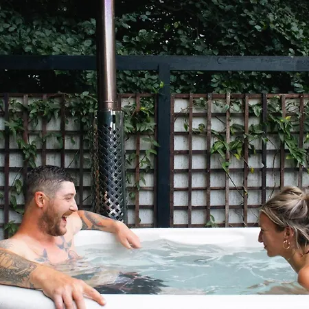 Oku Wooden Pod, Newburgh Priory Estate * York