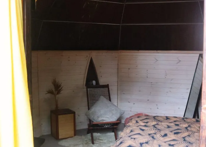 Oku Wooden Pod, Newburgh Priory Estate Chalet York